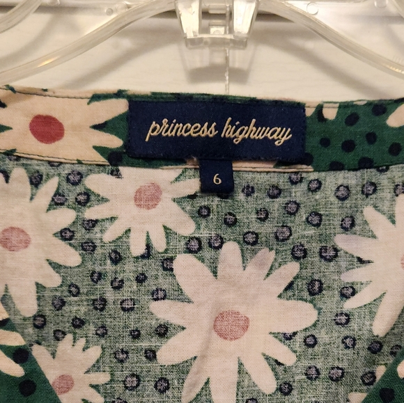 Princess Highway Floral Green Linen Dress With Daisy's. Size 6 Cottagecore! - Picture 2 of 12